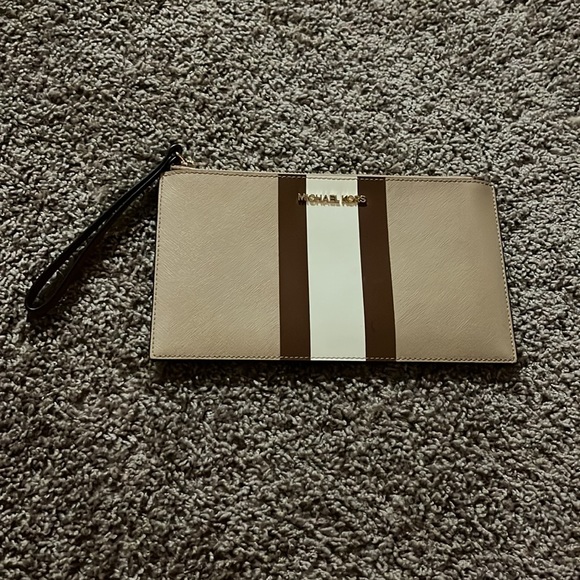 Michael Kors Wristlet - Picture 4 of 9